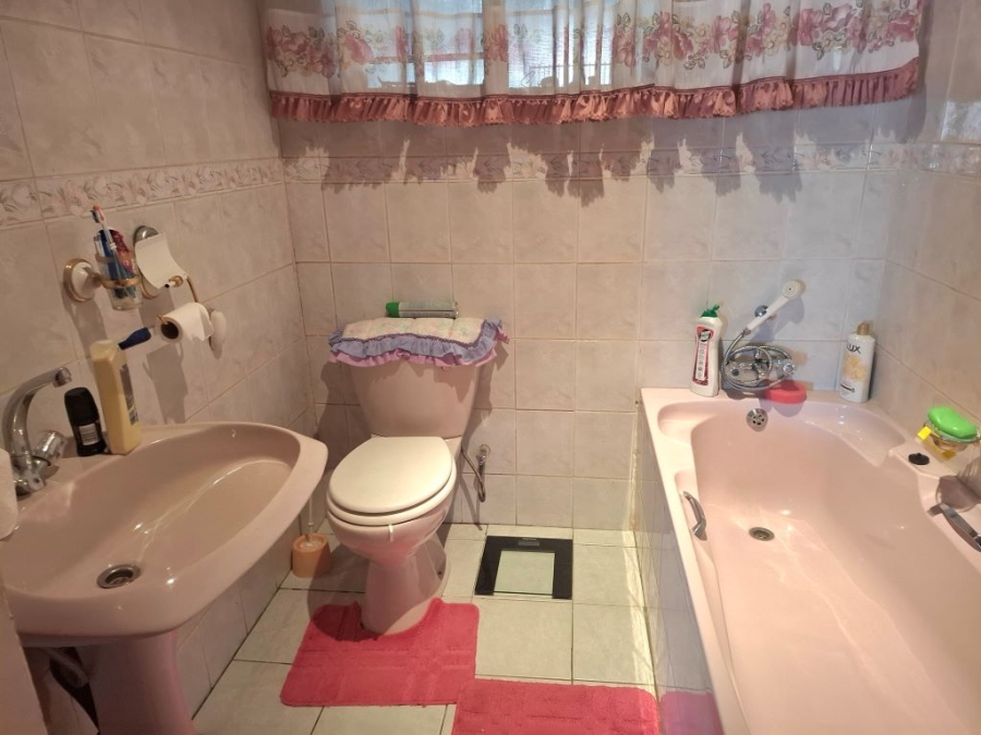 5 Bedroom Property for Sale in Westonaria Gauteng