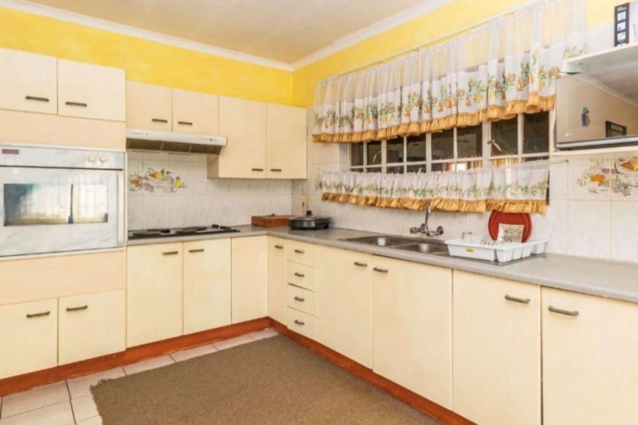 5 Bedroom Property for Sale in Westonaria Gauteng