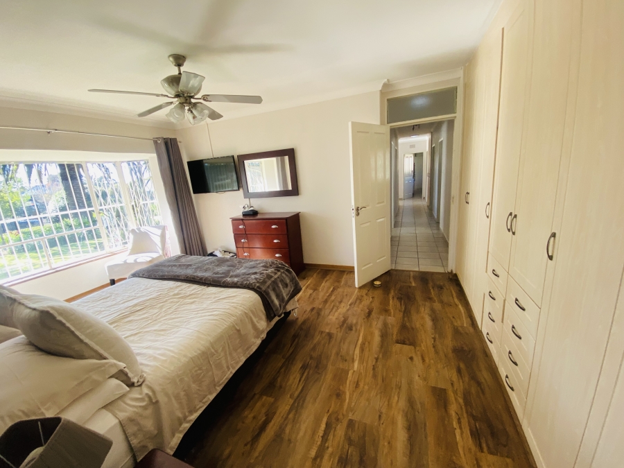 6 Bedroom Property for Sale in Alberante Gauteng