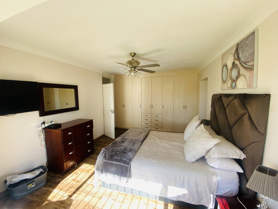6 Bedroom Property for Sale in Alberante Gauteng