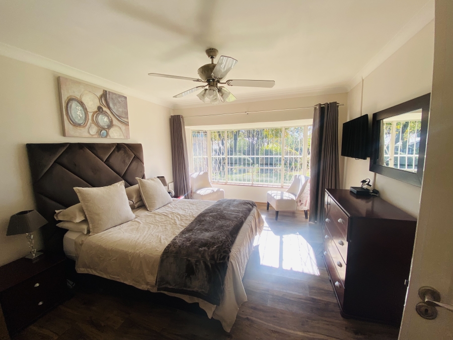6 Bedroom Property for Sale in Alberante Gauteng