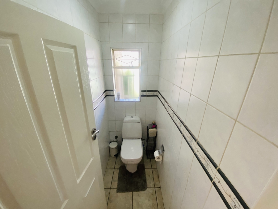 6 Bedroom Property for Sale in Alberante Gauteng