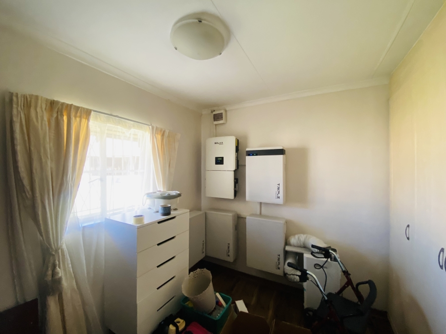 6 Bedroom Property for Sale in Alberante Gauteng