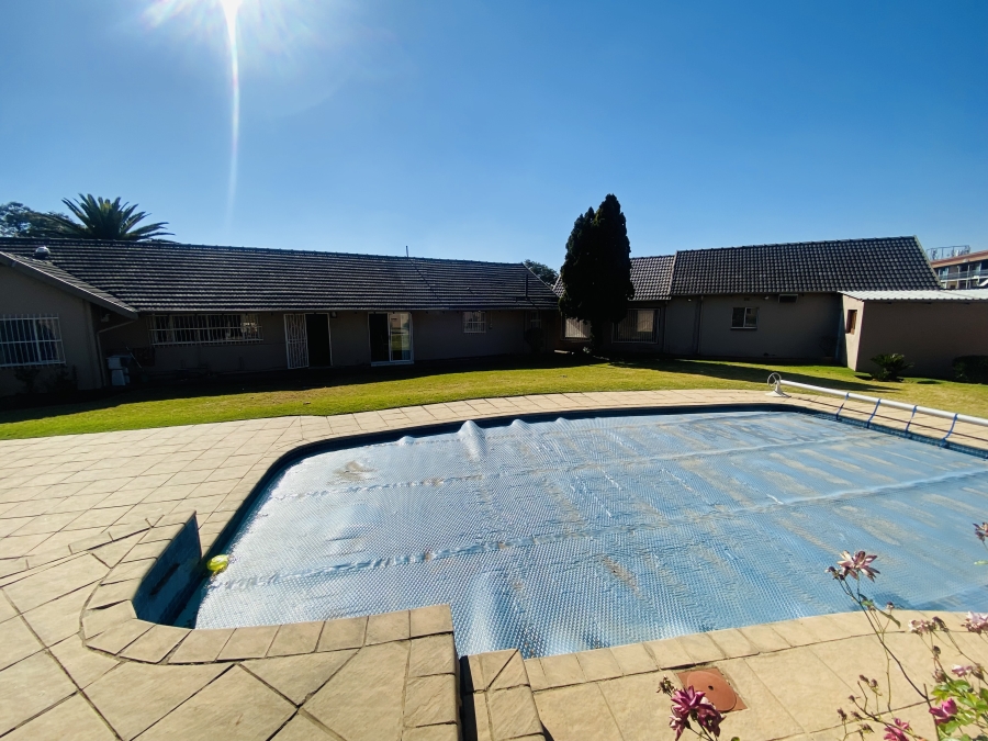 6 Bedroom Property for Sale in Alberante Gauteng