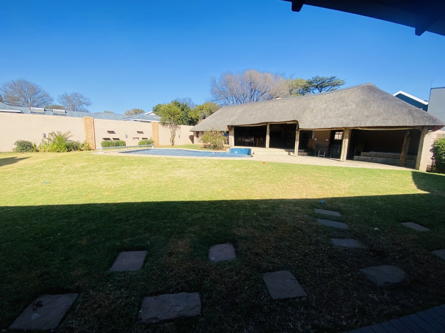 6 Bedroom Property for Sale in Alberante Gauteng