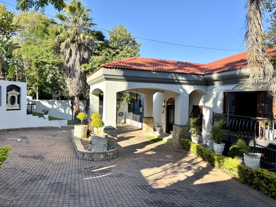 5 Bedroom Property for Sale in Waterkloof Ridge Gauteng