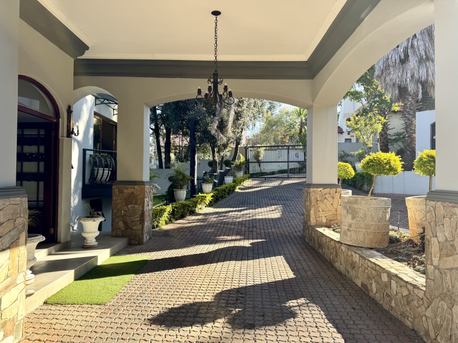 5 Bedroom Property for Sale in Waterkloof Ridge Gauteng