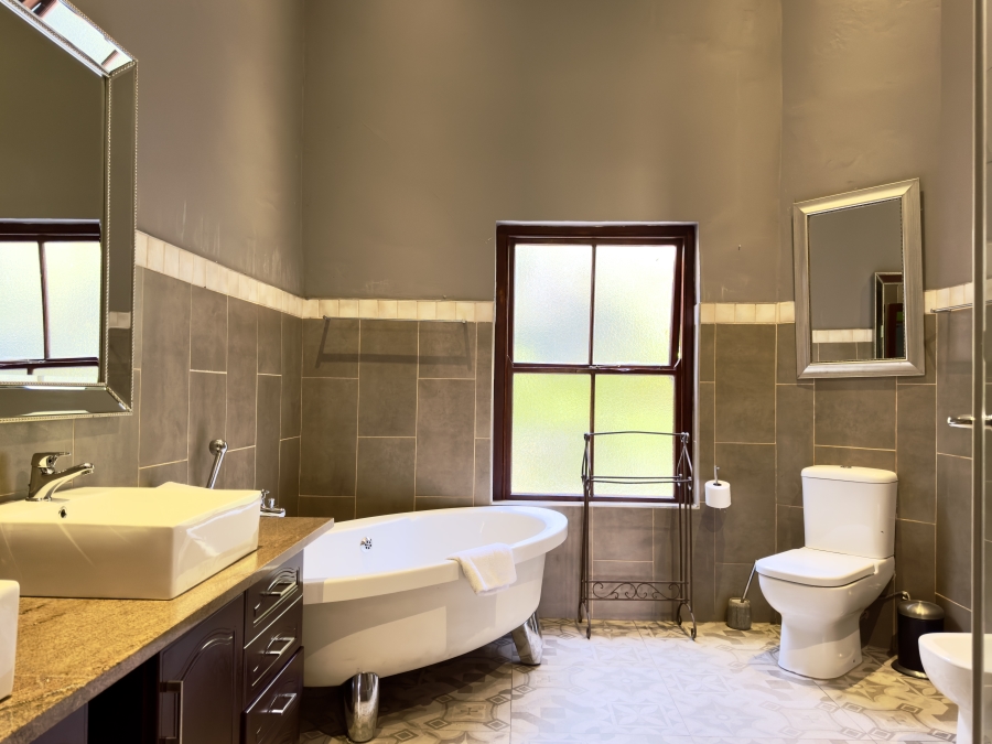 5 Bedroom Property for Sale in Waterkloof Ridge Gauteng