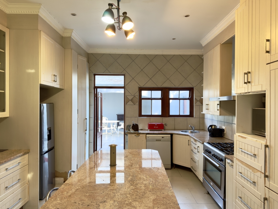 5 Bedroom Property for Sale in Waterkloof Ridge Gauteng
