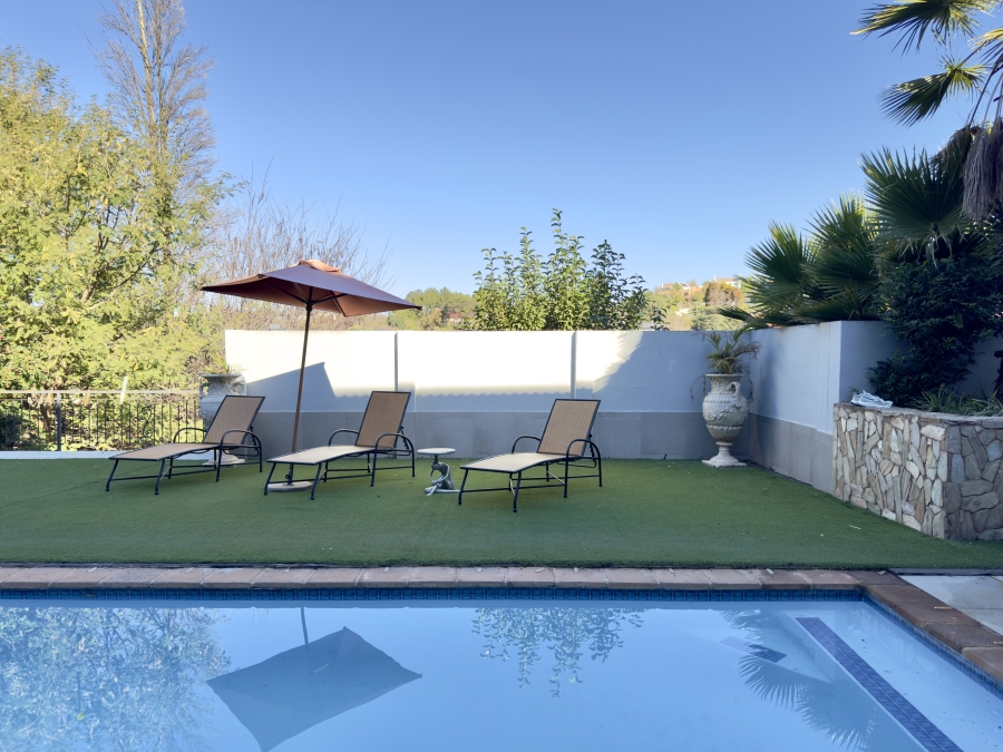 5 Bedroom Property for Sale in Waterkloof Ridge Gauteng