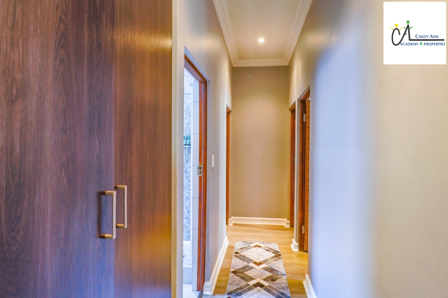 3 Bedroom Property for Sale in Thatchfield Hills Gauteng