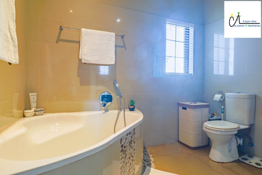 3 Bedroom Property for Sale in Thatchfield Hills Gauteng