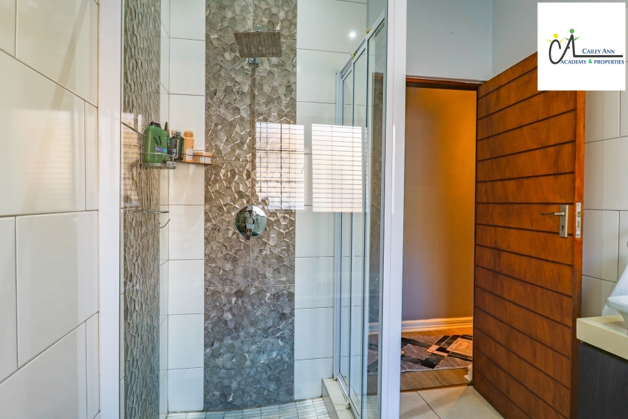 3 Bedroom Property for Sale in Thatchfield Hills Gauteng