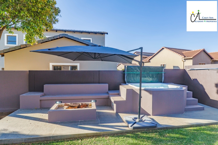 3 Bedroom Property for Sale in Thatchfield Hills Gauteng