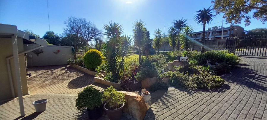 To Let 4 Bedroom Property for Rent in Rant En Dal Gauteng
