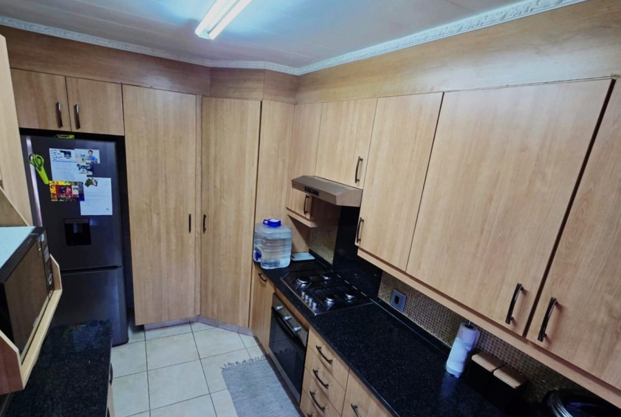 2 Bedroom Property for Sale in South Crest Gauteng