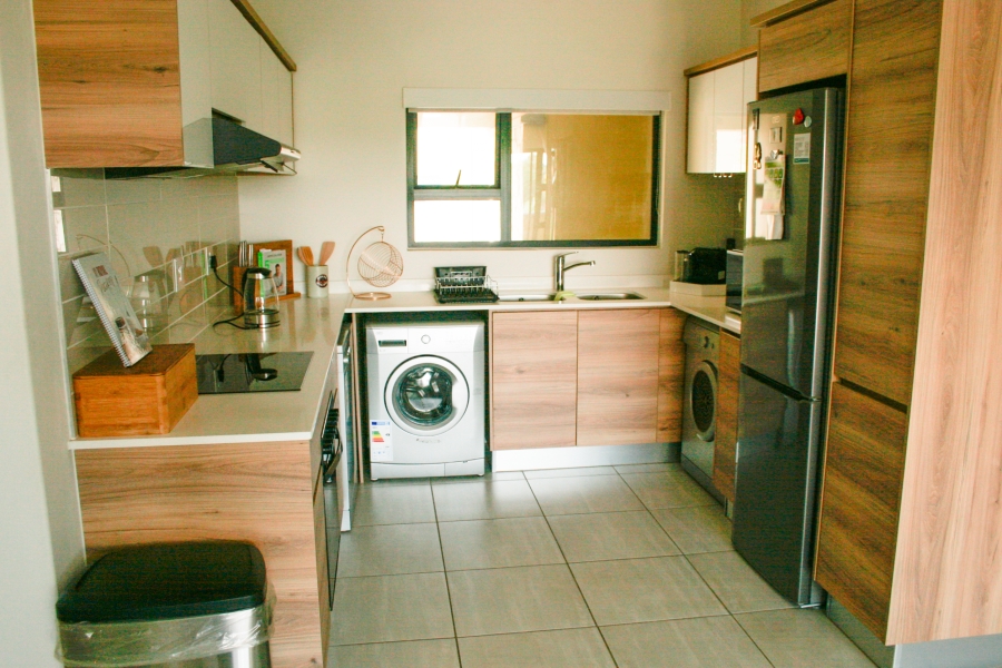 To Let 2 Bedroom Property for Rent in Waterfall Gauteng