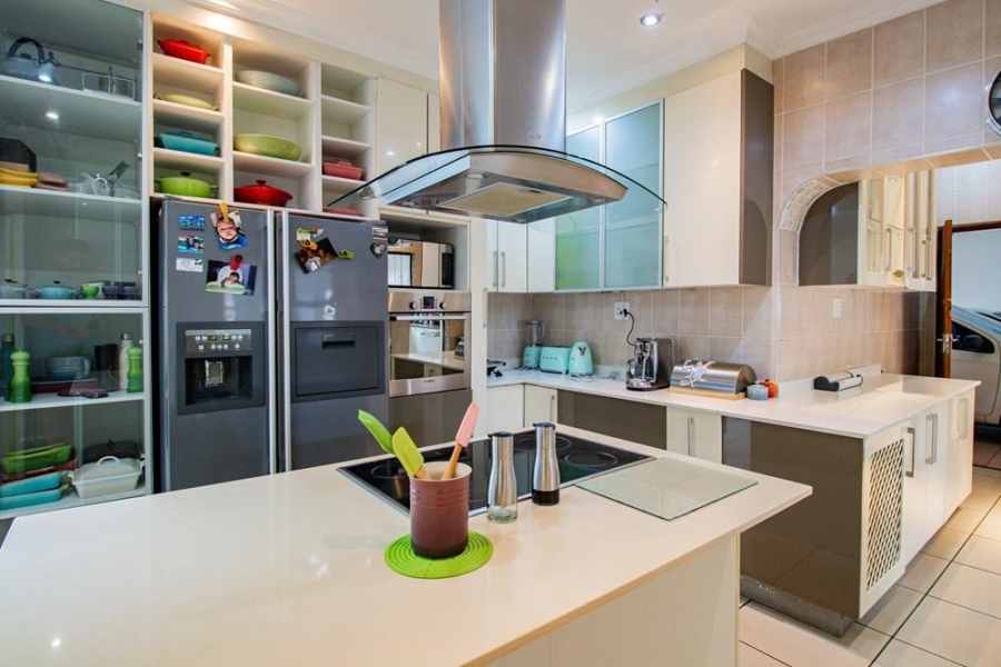 5 Bedroom Property for Sale in Kosmosdal Gauteng
