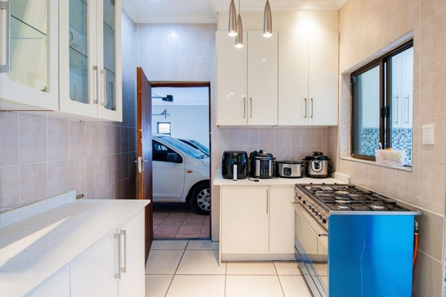 5 Bedroom Property for Sale in Kosmosdal Gauteng
