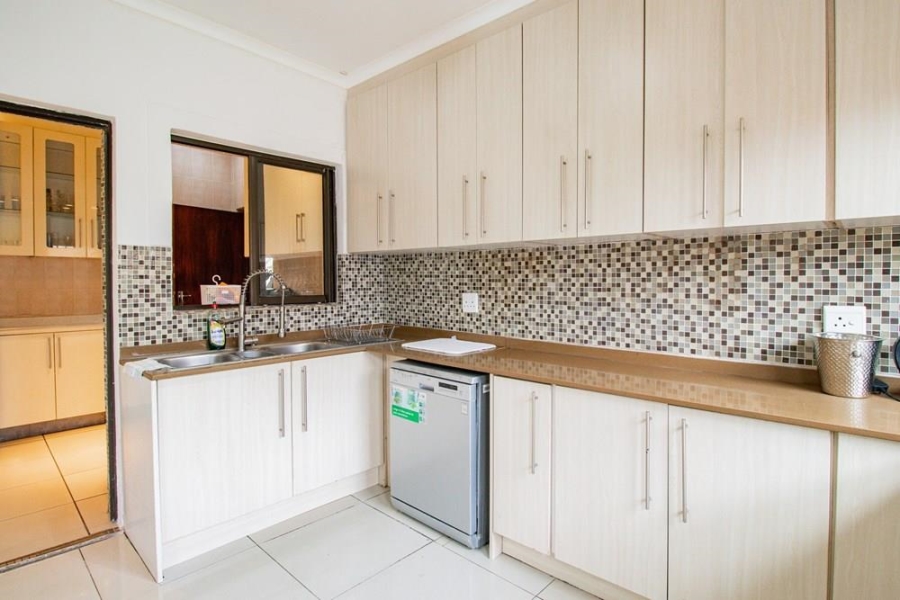 5 Bedroom Property for Sale in Kosmosdal Gauteng