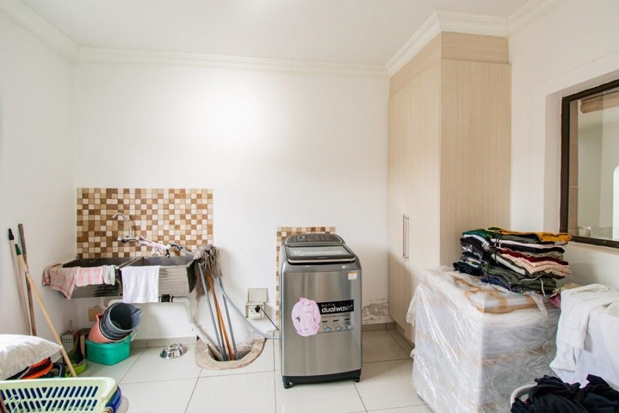 5 Bedroom Property for Sale in Kosmosdal Gauteng