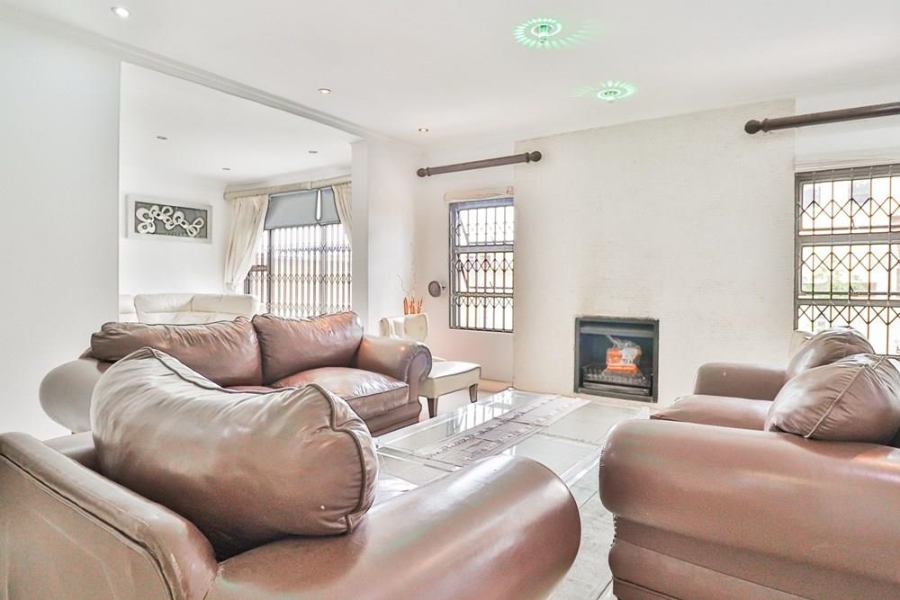 5 Bedroom Property for Sale in Kosmosdal Gauteng