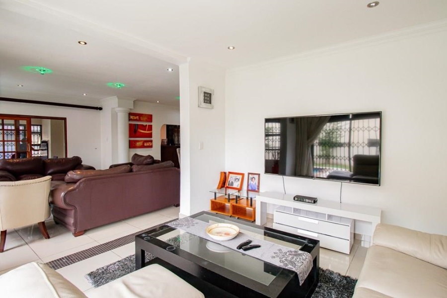 5 Bedroom Property for Sale in Kosmosdal Gauteng