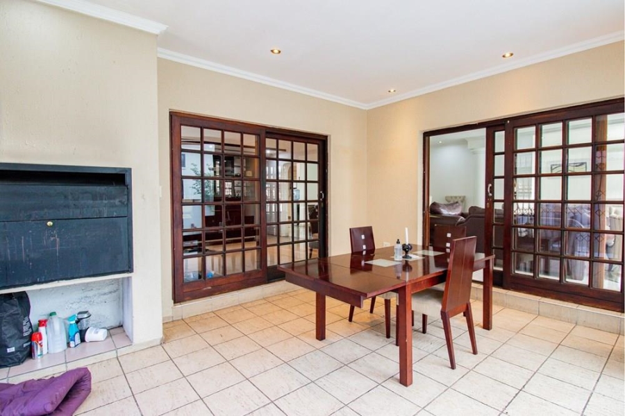 5 Bedroom Property for Sale in Kosmosdal Gauteng