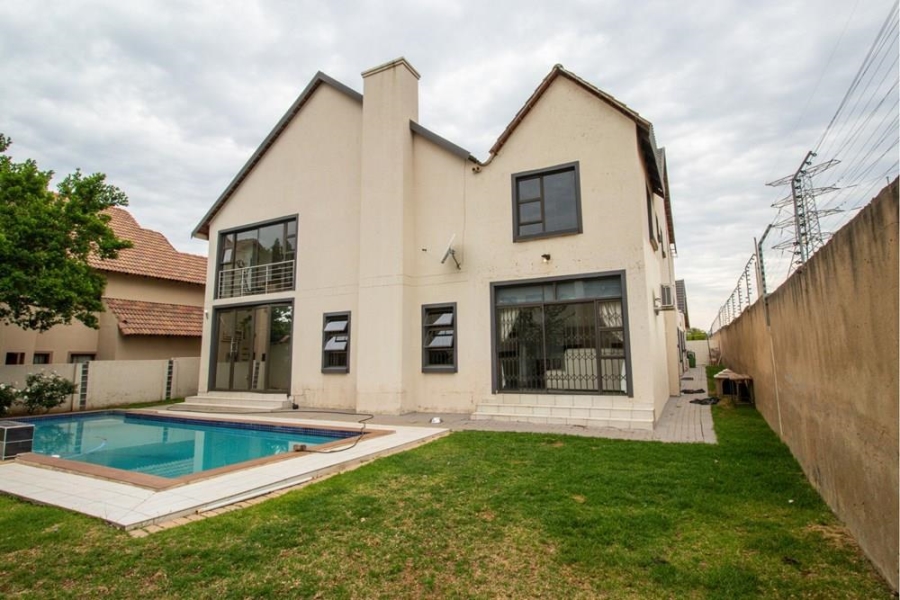 5 Bedroom Property for Sale in Kosmosdal Gauteng