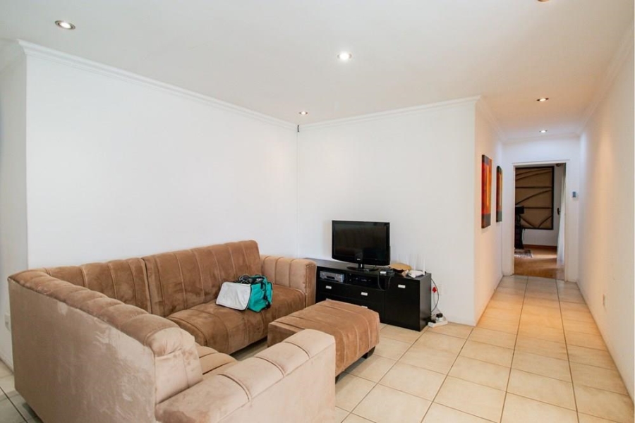 5 Bedroom Property for Sale in Kosmosdal Gauteng