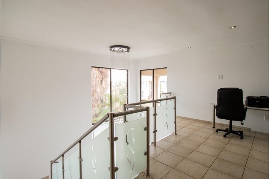 5 Bedroom Property for Sale in Kosmosdal Gauteng