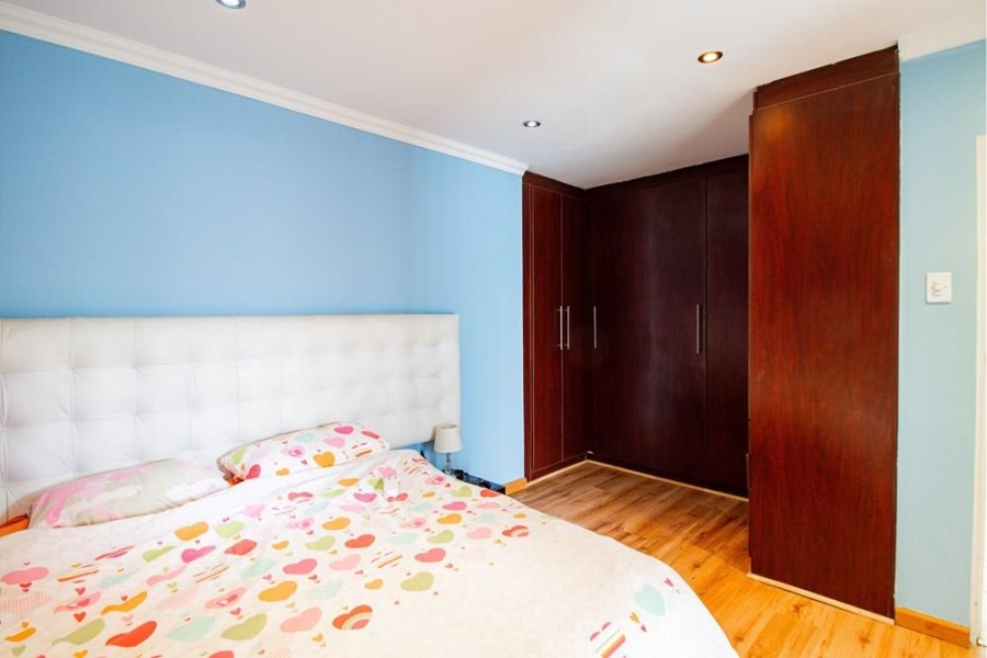 5 Bedroom Property for Sale in Kosmosdal Gauteng