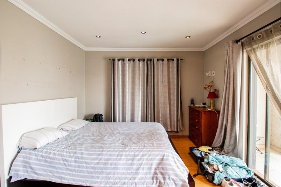 5 Bedroom Property for Sale in Kosmosdal Gauteng