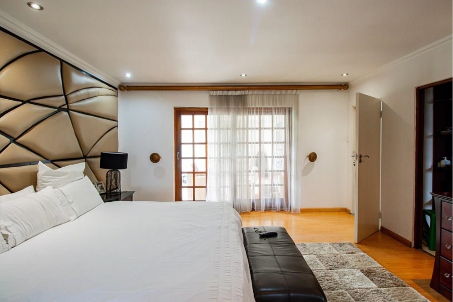 5 Bedroom Property for Sale in Kosmosdal Gauteng