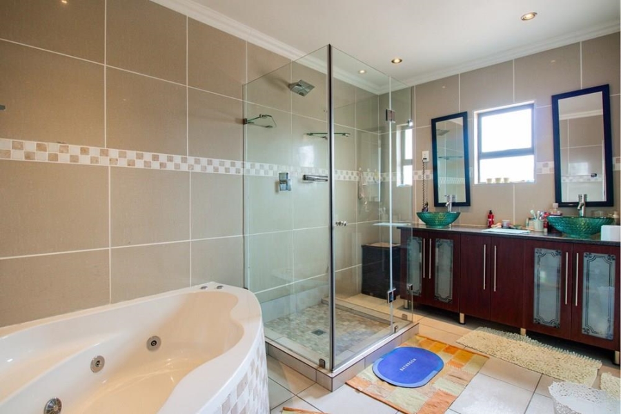5 Bedroom Property for Sale in Kosmosdal Gauteng