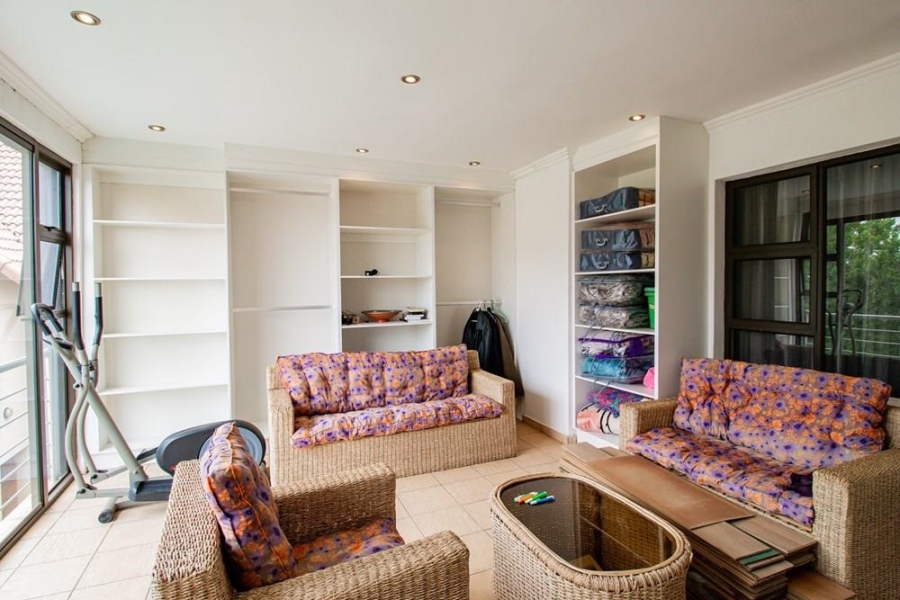 5 Bedroom Property for Sale in Kosmosdal Gauteng