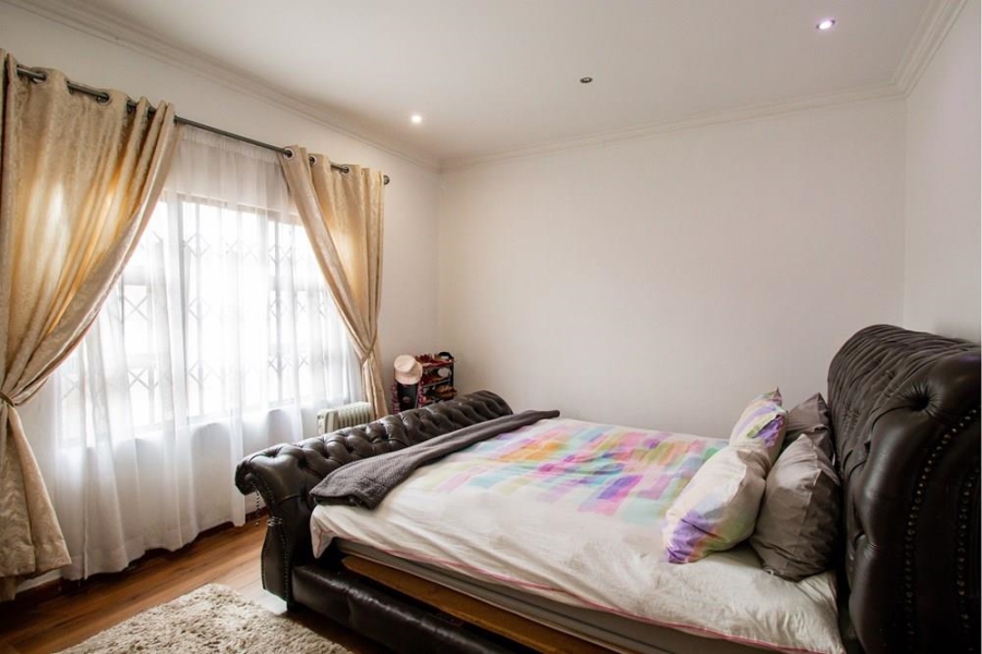5 Bedroom Property for Sale in Kosmosdal Gauteng