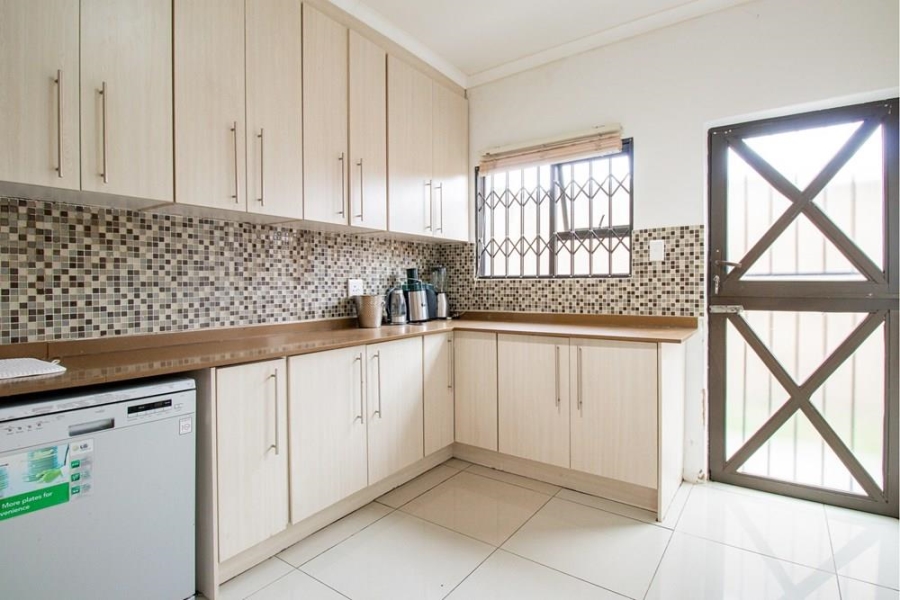 5 Bedroom Property for Sale in Kosmosdal Gauteng