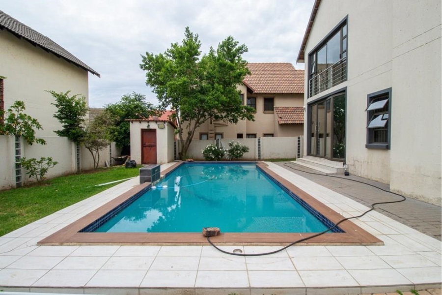 5 Bedroom Property for Sale in Kosmosdal Gauteng