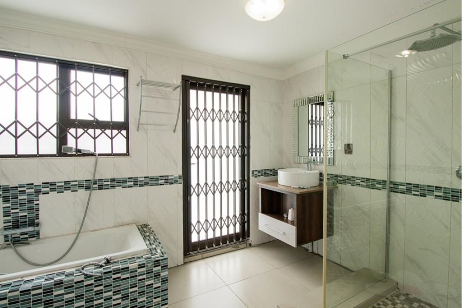 5 Bedroom Property for Sale in Kosmosdal Gauteng