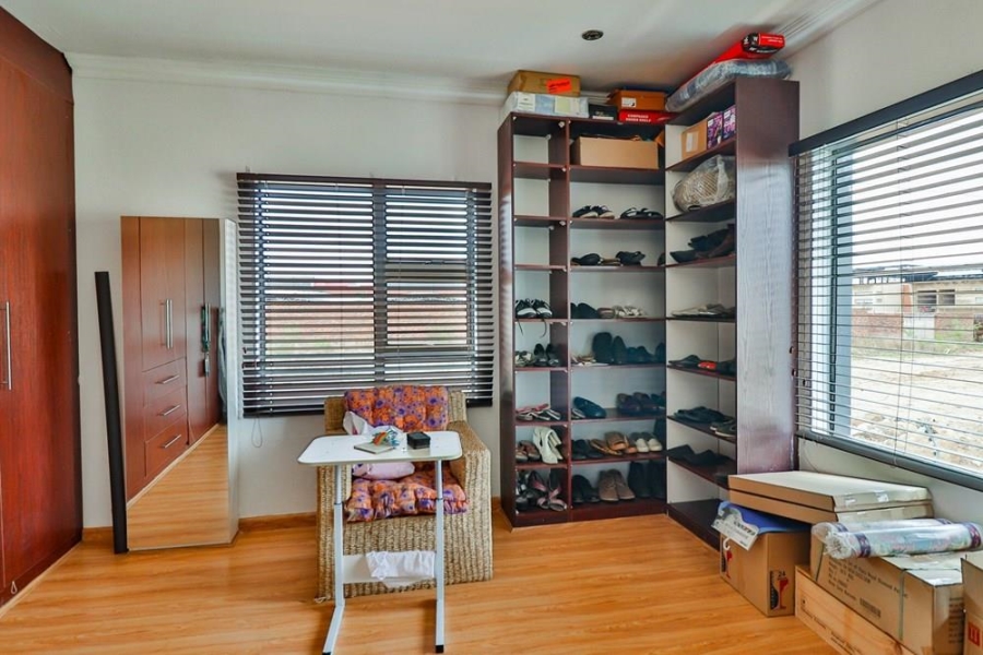 5 Bedroom Property for Sale in Kosmosdal Gauteng