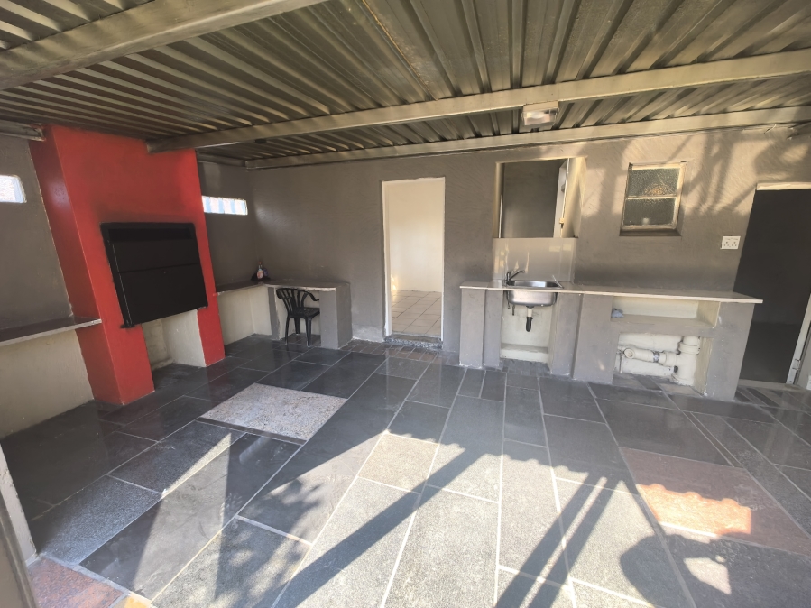 3 Bedroom Property for Sale in Farrarmere Gauteng