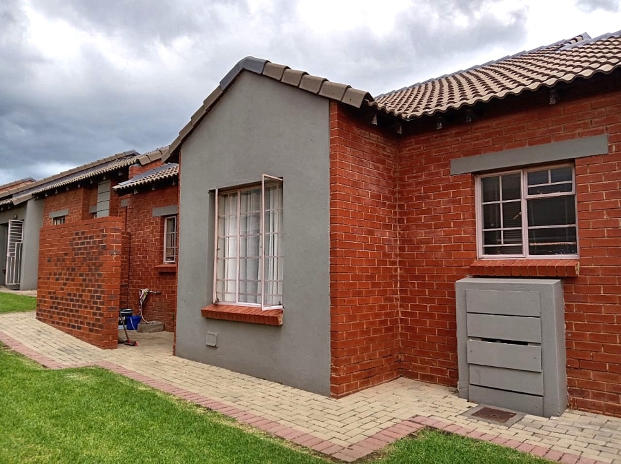 3 Bedroom Property for Sale in Monavoni Gauteng