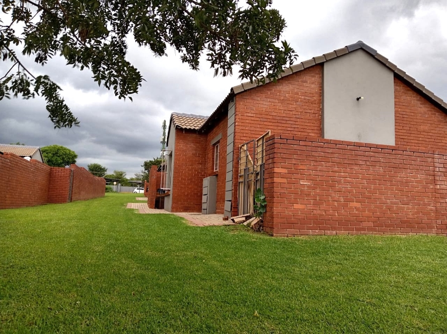 3 Bedroom Property for Sale in Monavoni Gauteng