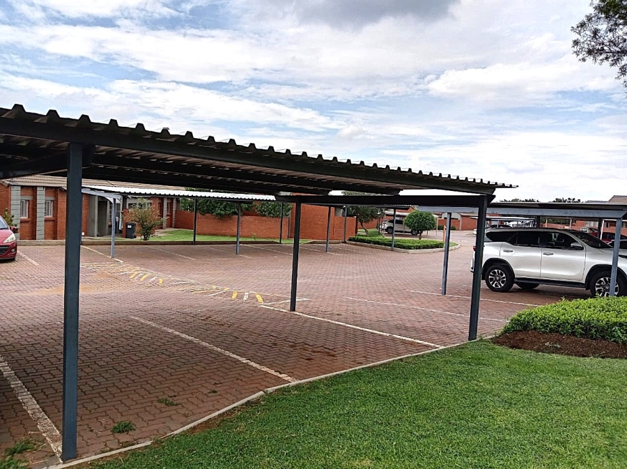 3 Bedroom Property for Sale in Monavoni Gauteng