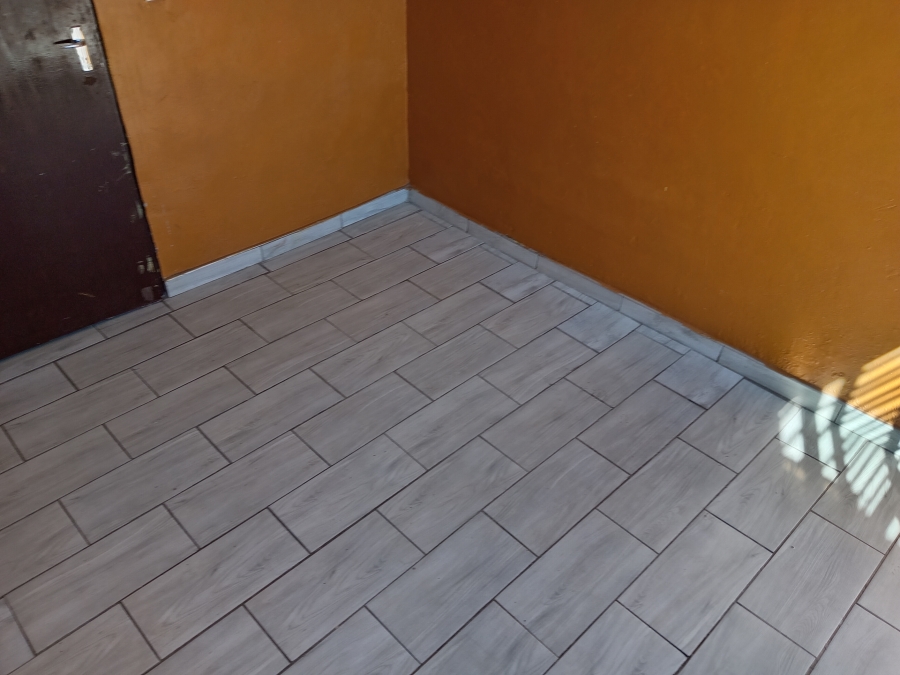 To Let 1 Bedroom Property for Rent in Olievenhoutbosch Gauteng