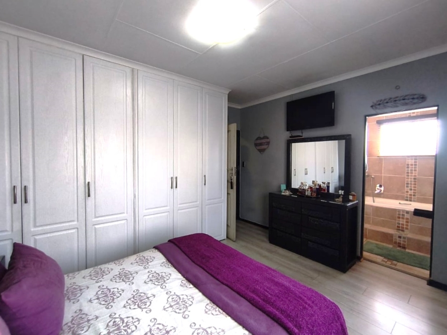 3 Bedroom Property for Sale in Brackenhurst Gauteng