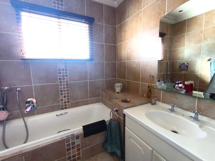 3 Bedroom Property for Sale in Brackenhurst Gauteng