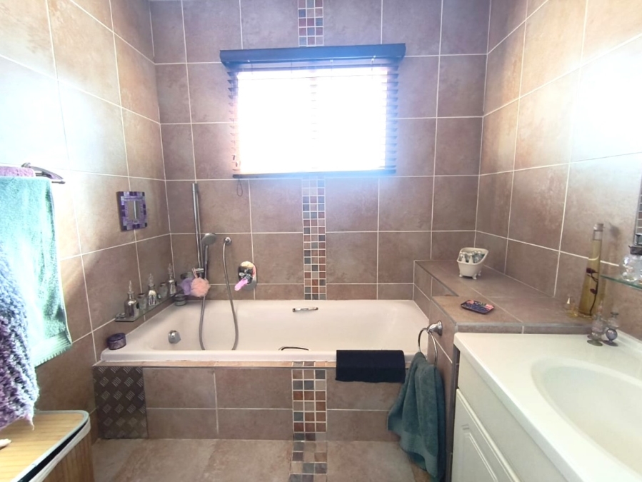 3 Bedroom Property for Sale in Brackenhurst Gauteng