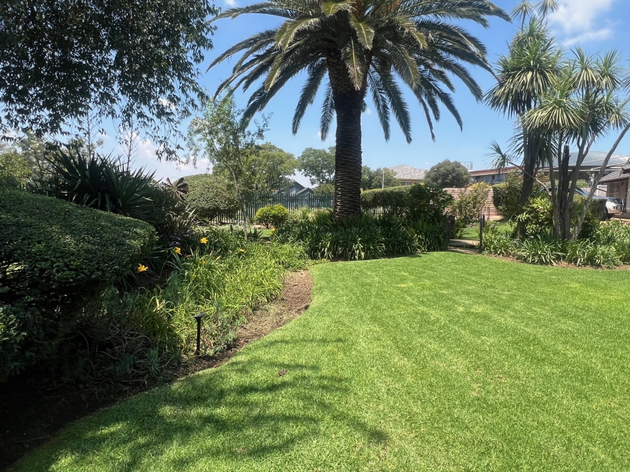 5 Bedroom Property for Sale in Alberante Gauteng